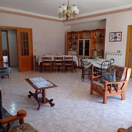 Montagne Rocciose Bed & Breakfast Frascineto Eksteriør bilde