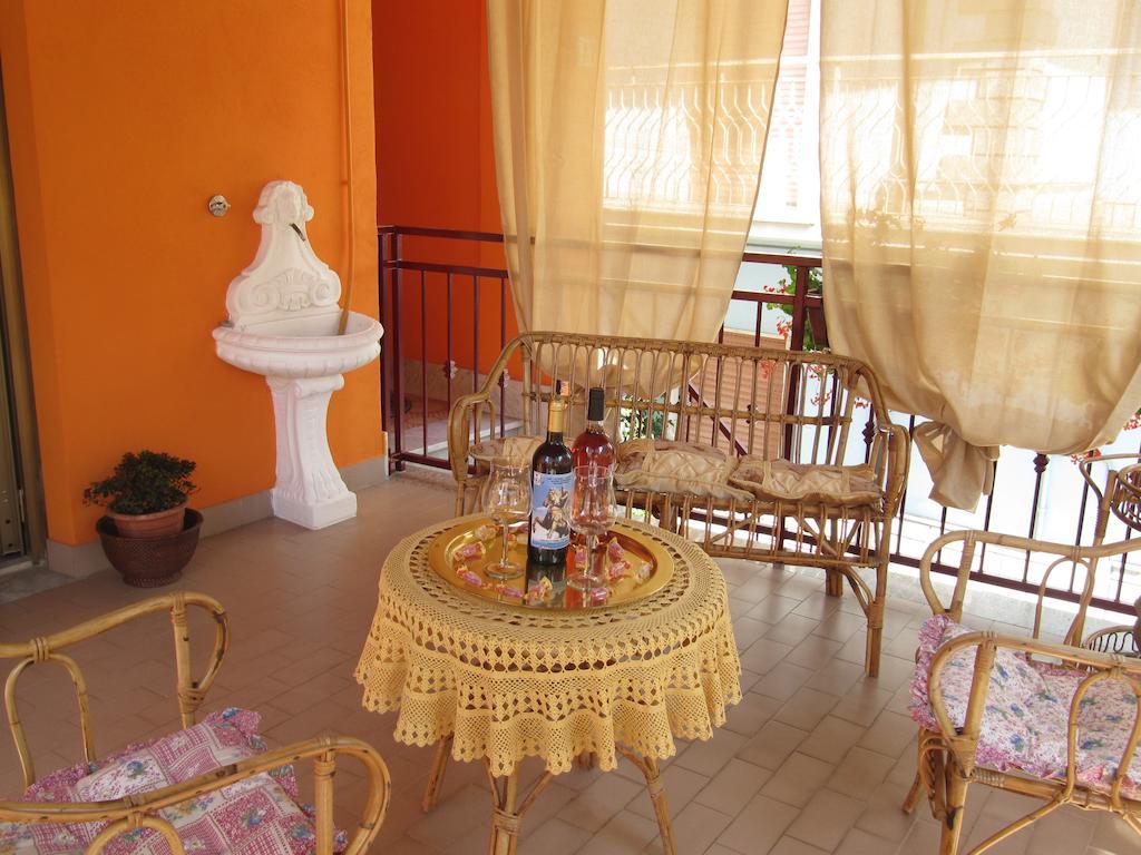 Montagne Rocciose Bed & Breakfast Frascineto Eksteriør bilde