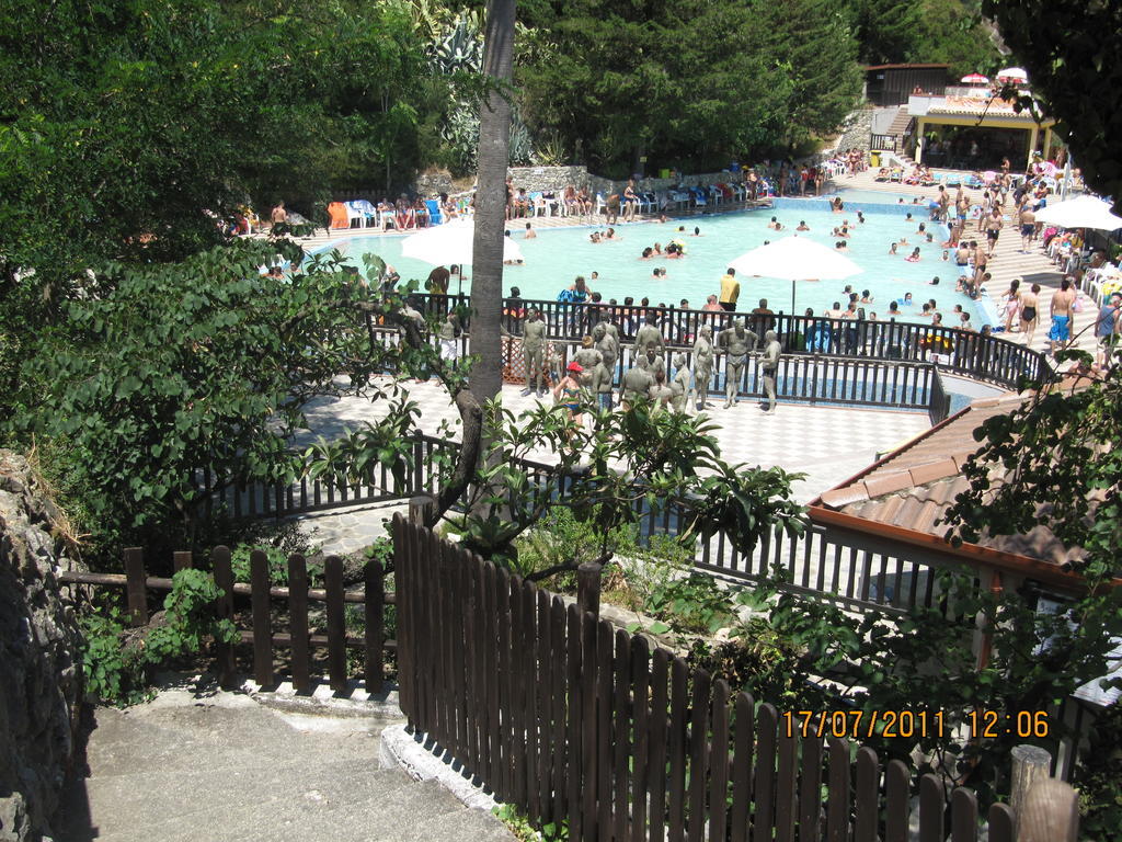 Montagne Rocciose Bed & Breakfast Frascineto Eksteriør bilde