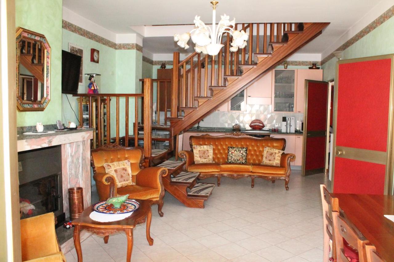 Montagne Rocciose Bed & Breakfast Frascineto Eksteriør bilde
